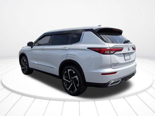 White Diamond 2022 Mitsubishi Outlander ES 2.5 2WD