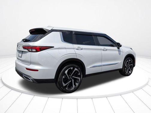 White Diamond 2022 Mitsubishi Outlander ES 2.5 2WD