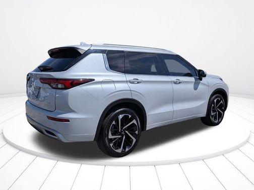 White Diamond 2023 Mitsubishi Outlander SEL