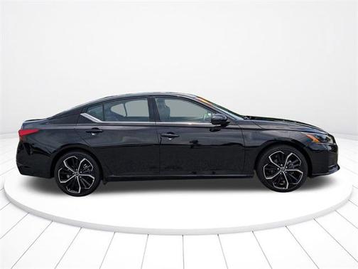 2023 Nissan Altima SR FWD