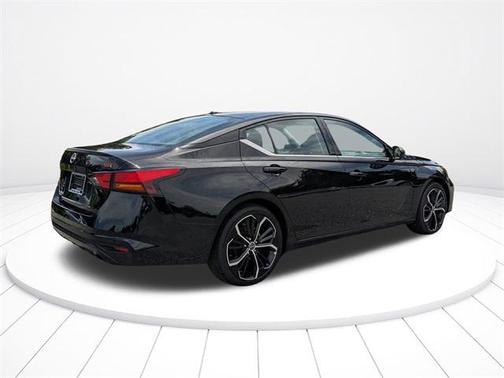 2023 Nissan Altima SR FWD