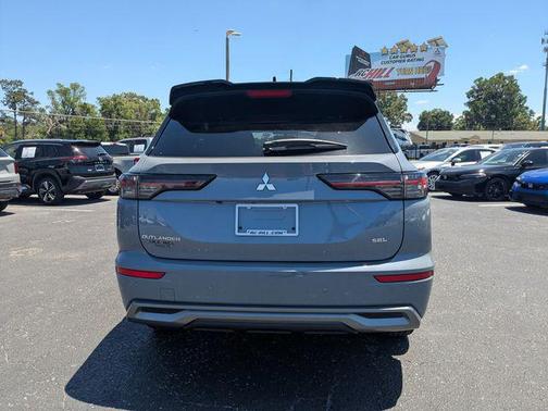 Moonstone Gray Metallic/Black Roof 2025 Mitsubishi Outlander SEL 2.5 2WD