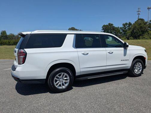 2023 Chevrolet Suburban LT