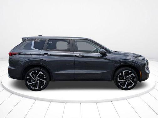Graphite Gray 2024 Mitsubishi Outlander SE