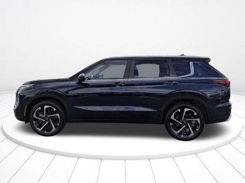 Cosmic Blue Metallic 2024 Mitsubishi Outlander SE S-AWC