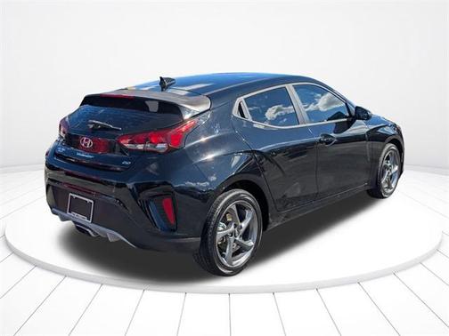 2019 Hyundai Veloster 2