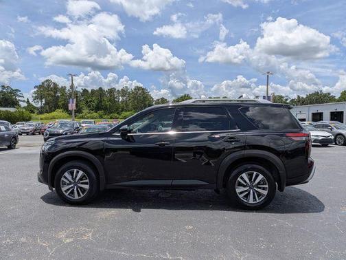 Super Black 2023 Nissan Pathfinder SL 4WD
