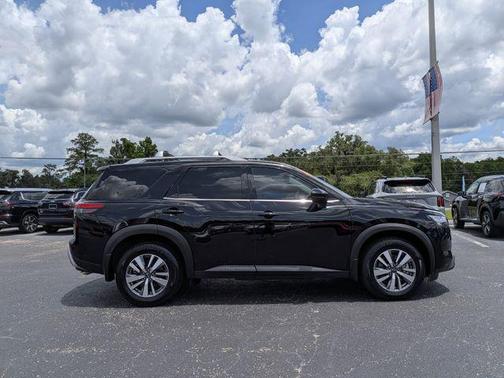 Super Black 2023 Nissan Pathfinder SL 4WD