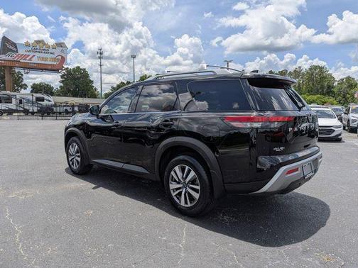 Super Black 2023 Nissan Pathfinder SL 4WD