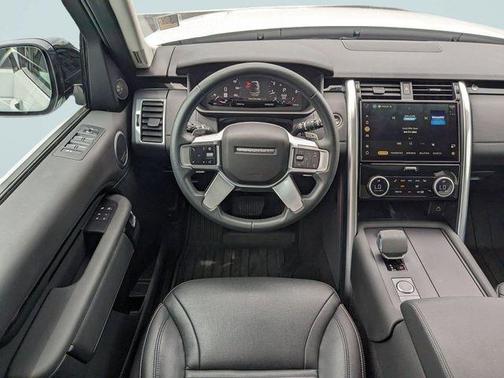 2024 Land Rover Discovery P300 S