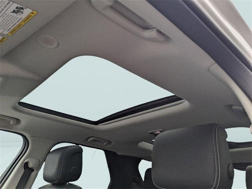 2024 Land Rover Discovery P300 S