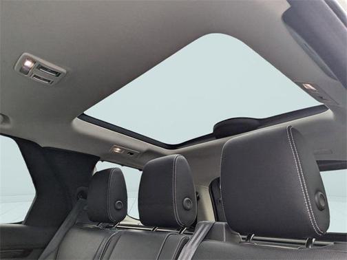 2024 Land Rover Discovery P300 S