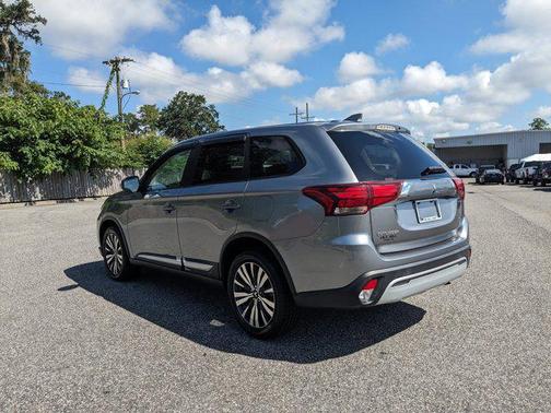 2020 Mitsubishi Outlander SE