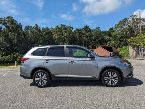 2020 Mitsubishi Outlander SE