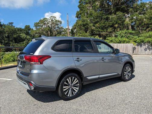 2020 Mitsubishi Outlander SE