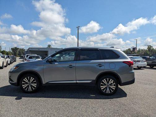 2020 Mitsubishi Outlander SE