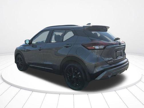 Gun Metallic 2022 Nissan Kicks SR