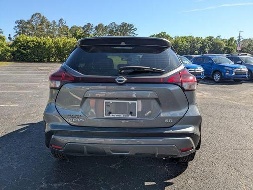 Gun Metallic 2022 Nissan Kicks SR