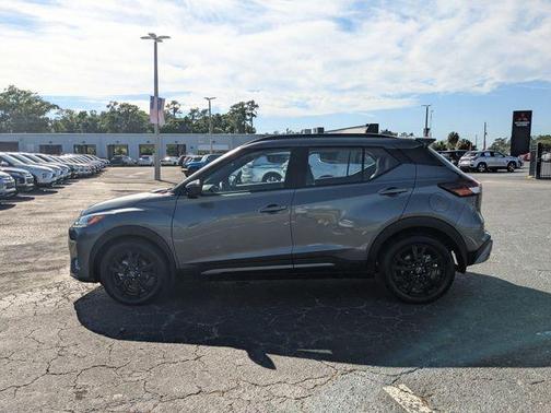 Gun Metallic 2022 Nissan Kicks SR