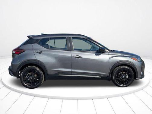 Gun Metallic 2022 Nissan Kicks SR