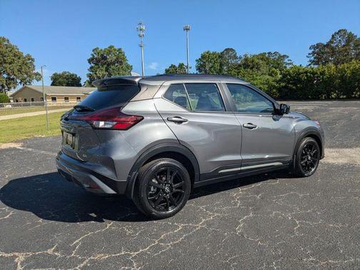 Gun Metallic 2022 Nissan Kicks SR
