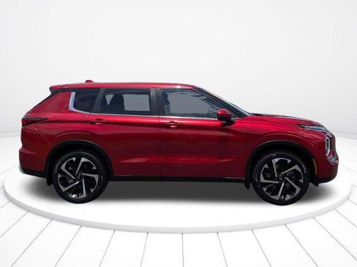 Red Diamond 2023 Mitsubishi Outlander SE