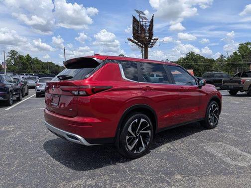 Red Diamond 2023 Mitsubishi Outlander SE