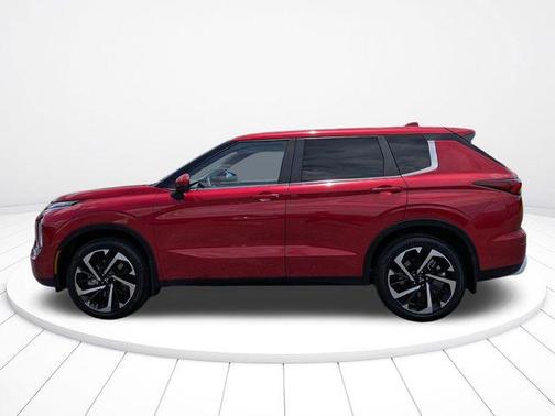 Red Diamond 2023 Mitsubishi Outlander SE