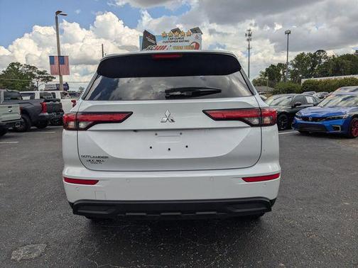 White Diamond 2023 Mitsubishi Outlander ES 2.5 2WD
