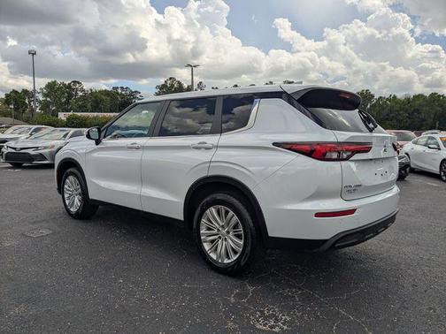 White Diamond 2023 Mitsubishi Outlander ES 2.5 2WD