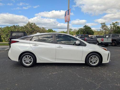 2022 Toyota Prius LE