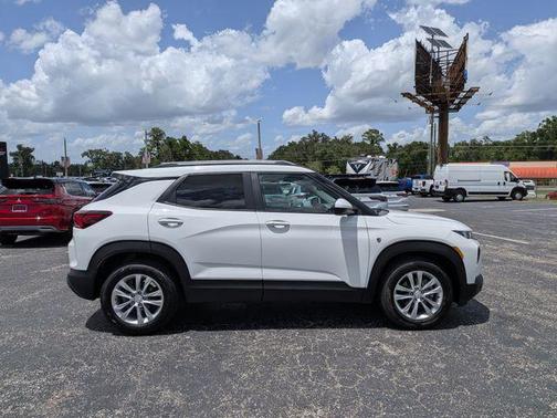 Summit White 2023 Chevrolet Trailblazer LT