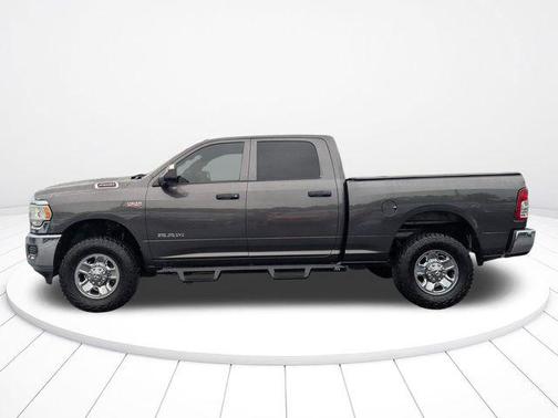 2022 RAM 2500 Tradesman Crew Cab 4x4 6'4' Box