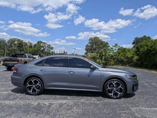 Platinum Gray Metallic 2020 Volkswagen Passat 2.0T R-Line