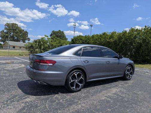 Platinum Gray Metallic 2020 Volkswagen Passat 2.0T R-Line
