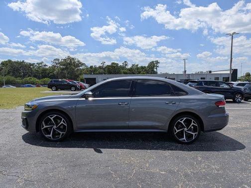Platinum Gray Metallic 2020 Volkswagen Passat 2.0T R-Line