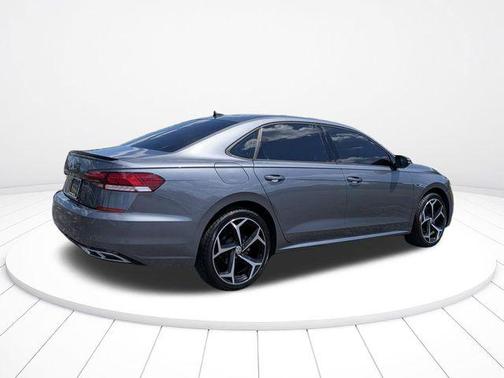 Platinum Gray Metallic 2020 Volkswagen Passat 2.0T R-Line
