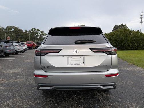 Alloy Silver Metallic 2026 Mitsubishi Outlander SEL