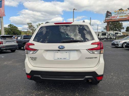 Crystal White Pearl 2023 Subaru Forester Limited