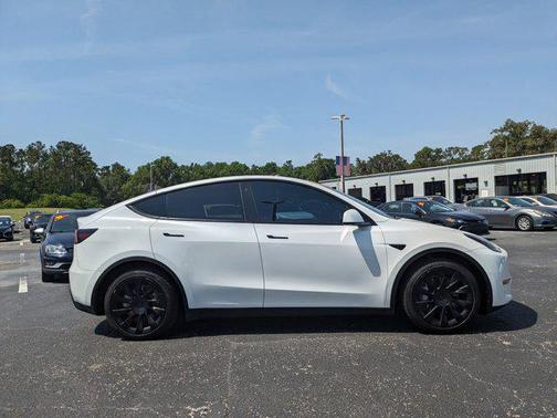 2022 Tesla Model Y Long Range Dual Motor All-Wheel Drive