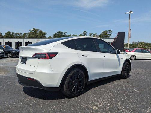 2022 Tesla Model Y Long Range Dual Motor All-Wheel Drive