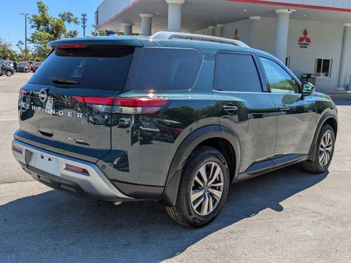 2022 Nissan Pathfinder SL 4WD