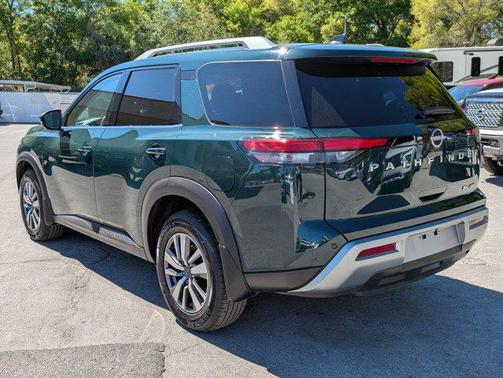 2022 Nissan Pathfinder SL 4WD