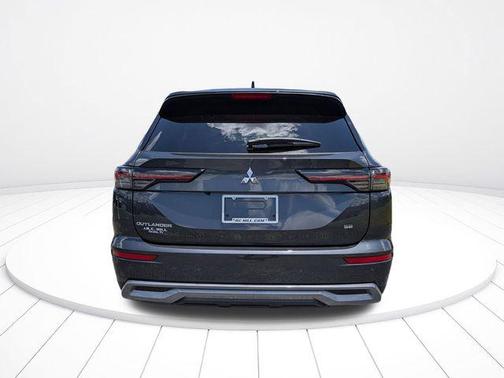 Graphite Gray 2026 Mitsubishi Outlander SE