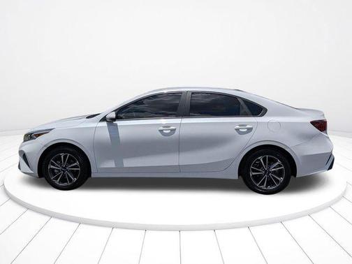 Snow White Pearl 2024 Kia Forte LXS