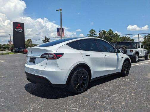 2022 Tesla Model Y Long Range Dual Motor All-Wheel Drive