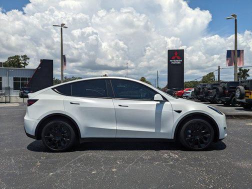 2022 Tesla Model Y Long Range Dual Motor All-Wheel Drive