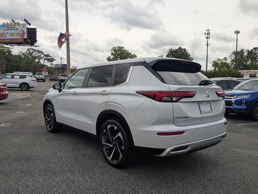 2022 Mitsubishi Outlander SE
