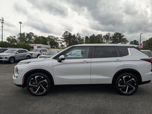 2022 Mitsubishi Outlander SE