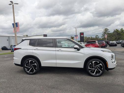 2022 Mitsubishi Outlander SE